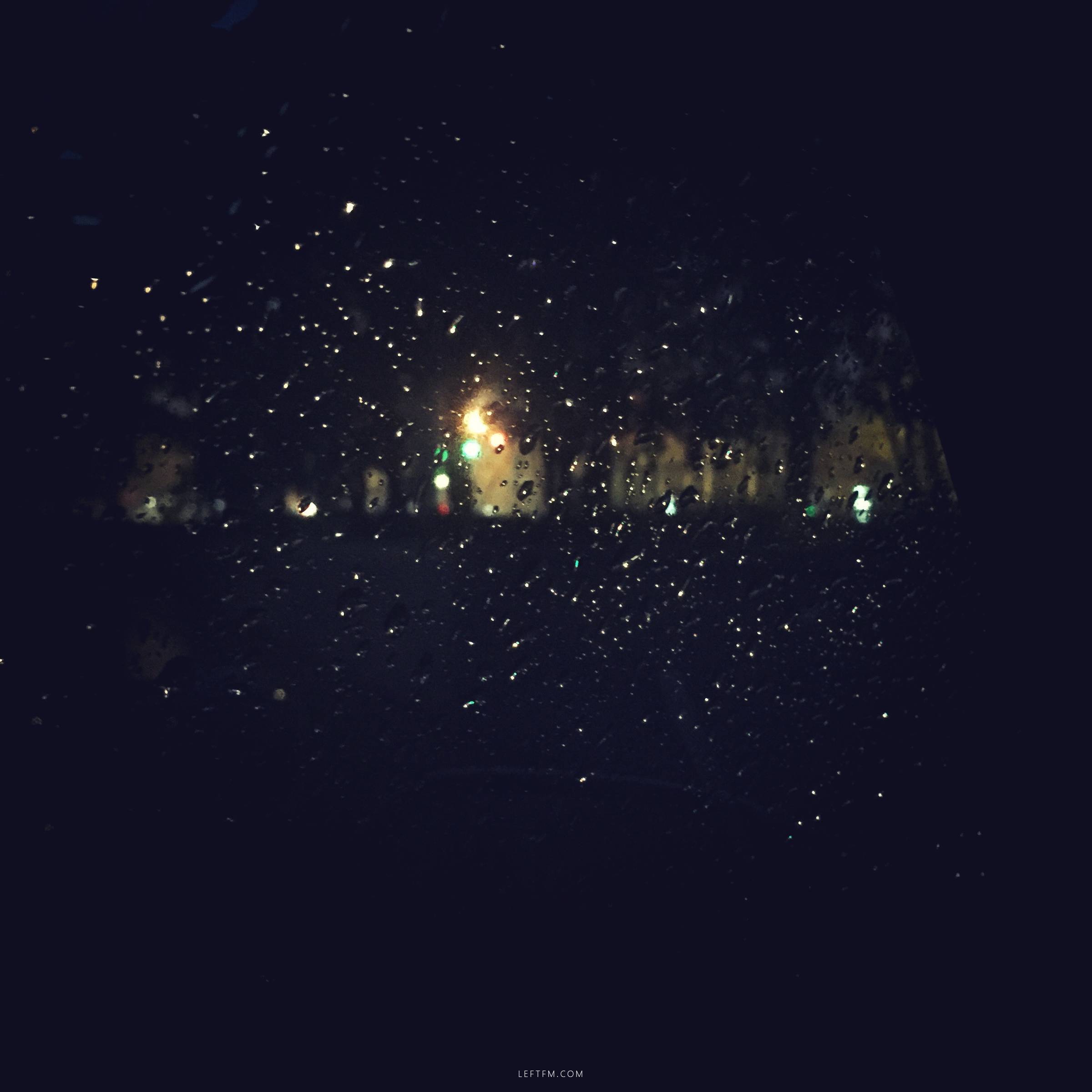 我见过凌晨六点下着雨的街